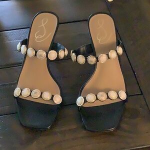 Elegant Black Sandals with Pearl Accents